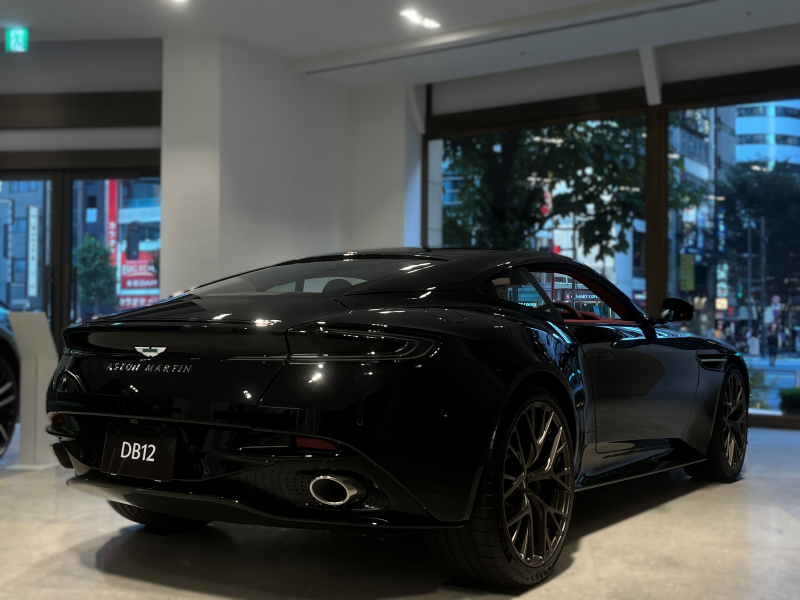 アストンマーティン カタログ（黒装丁） アストンマーティン DB12 Coupe 4.0L V8 RHD 新車 | アストン